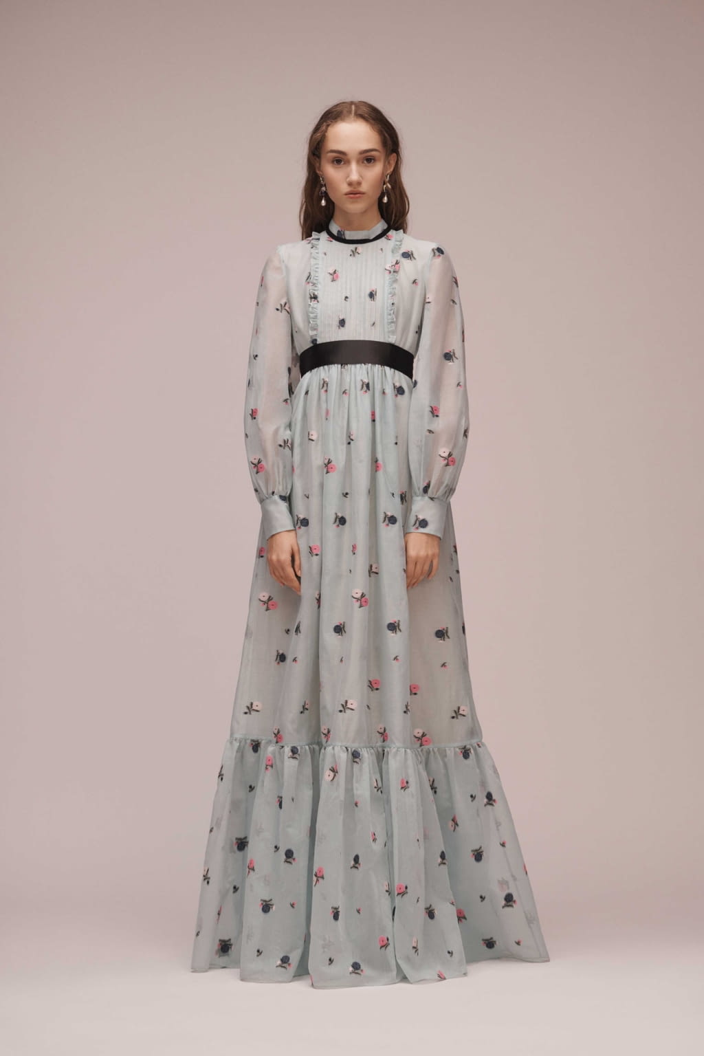 Fashion Week London Pre-Fall 2018 look 4 from the Erdem collection 女装