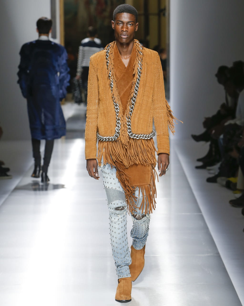 Fashion Week Paris Spring/Summer 2018 look 40 from the Balmain collection menswear
