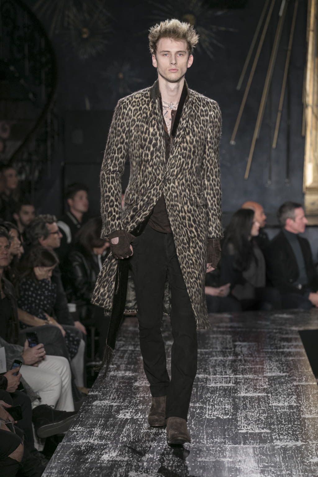 Fashion Week New York Fall/Winter 2017 look 40 from the John Varvatos collection menswear