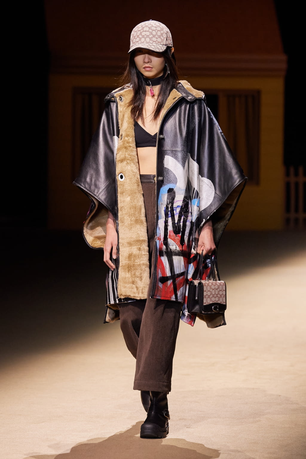 Fashion Week New York Fall/Winter 2022 look 41 from the Coach collection 女装