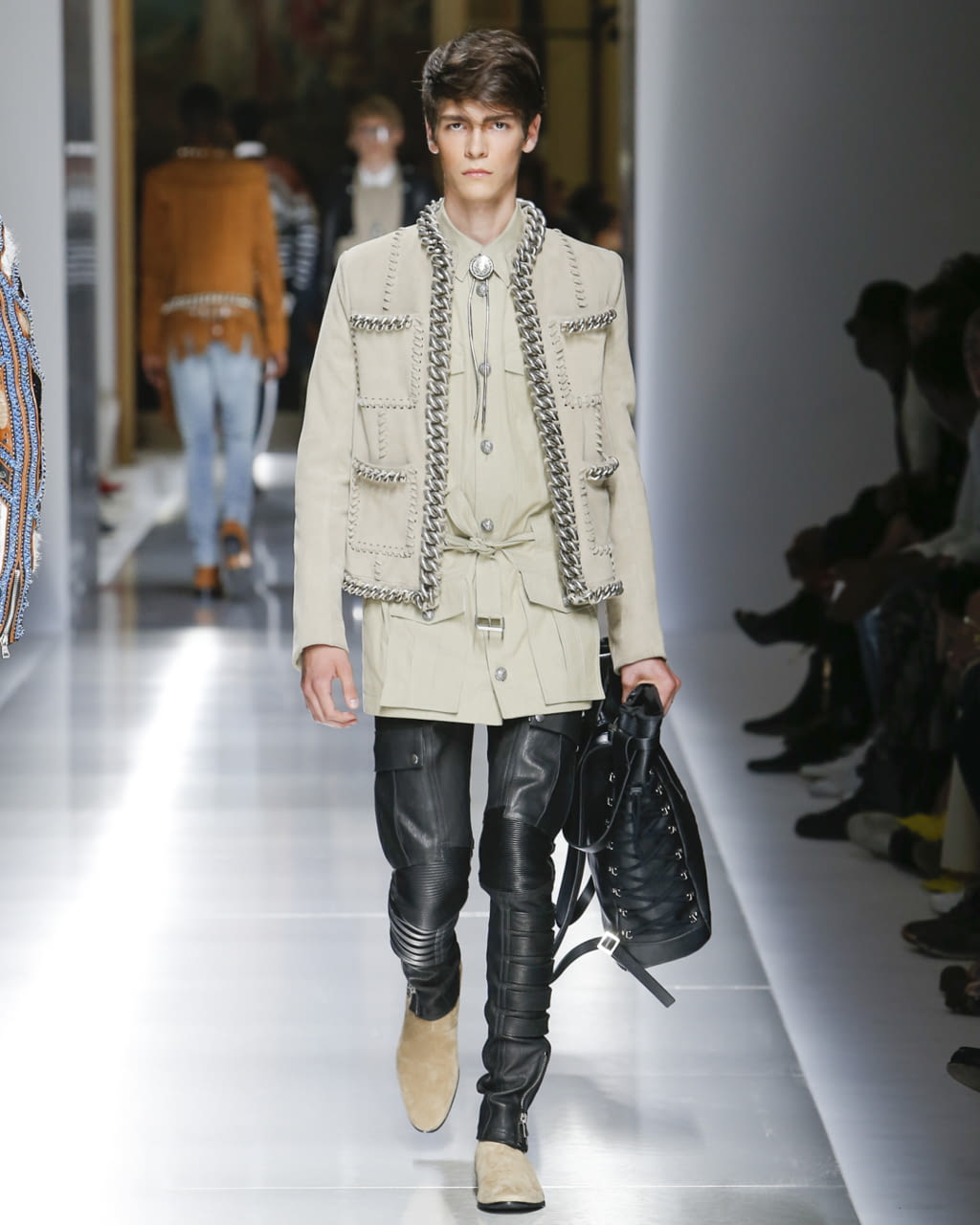 Fashion Week Paris Spring/Summer 2018 look 42 from the Balmain collection 男装