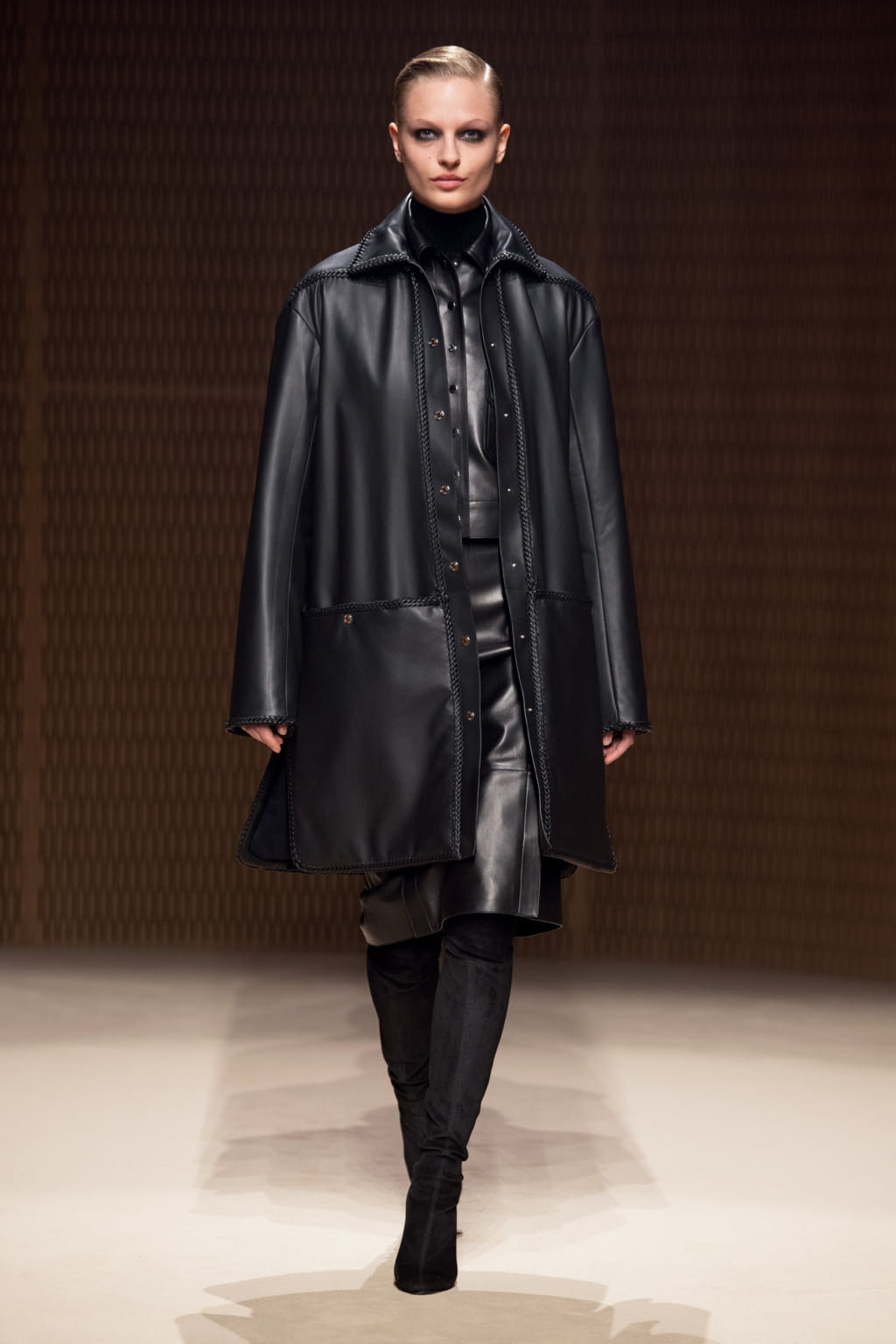 Fashion Week Paris Fall/Winter 2019 look 43 from the Hermès collection 女装