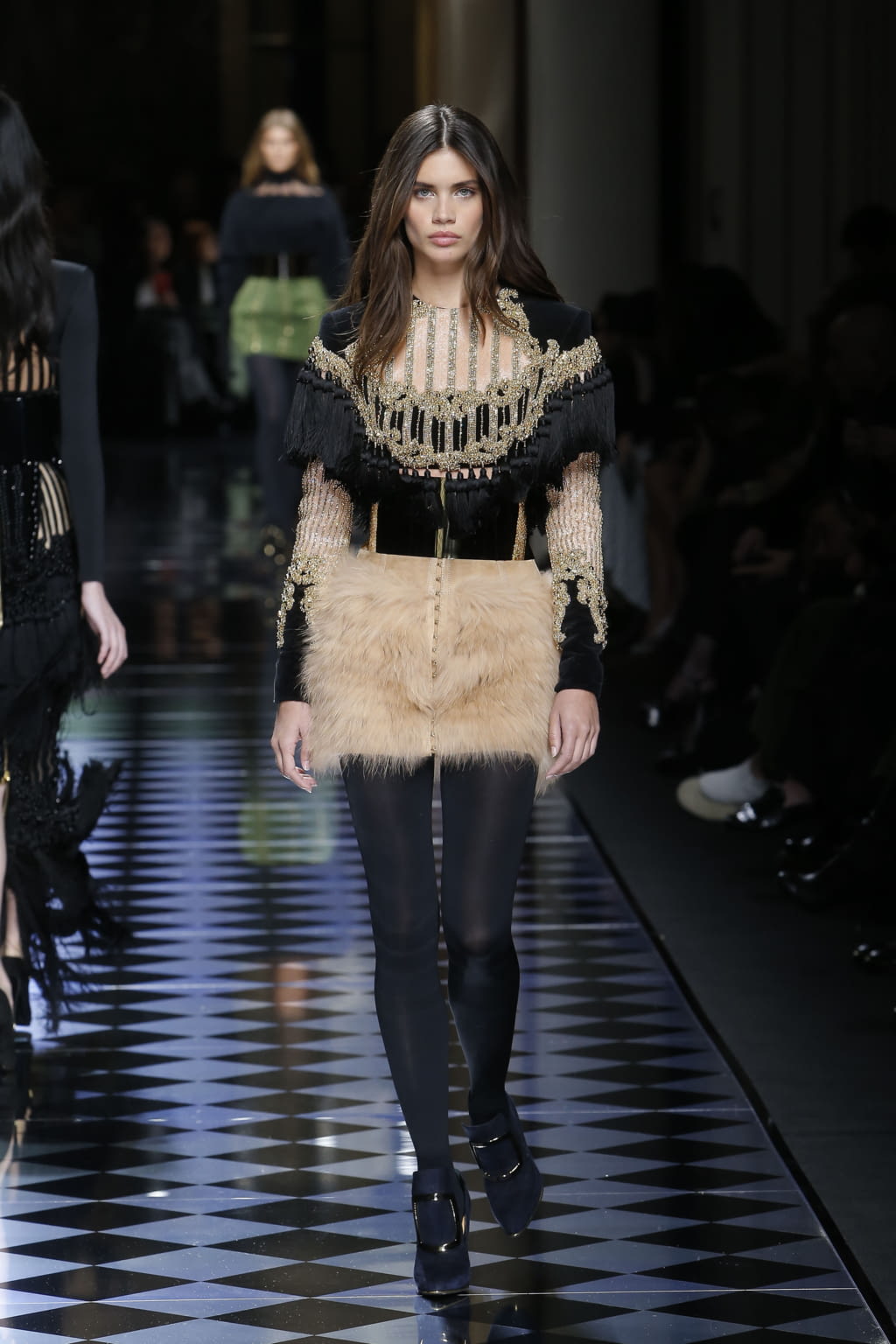 Fashion Week Paris Fall/Winter 2016 look 46 from the Balmain collection 女装