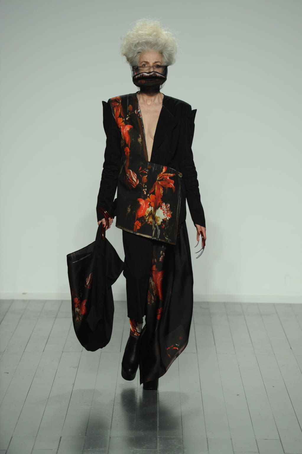 Fashion Week London Fall/Winter 2019 look 47 from the On:Off collection womenswear