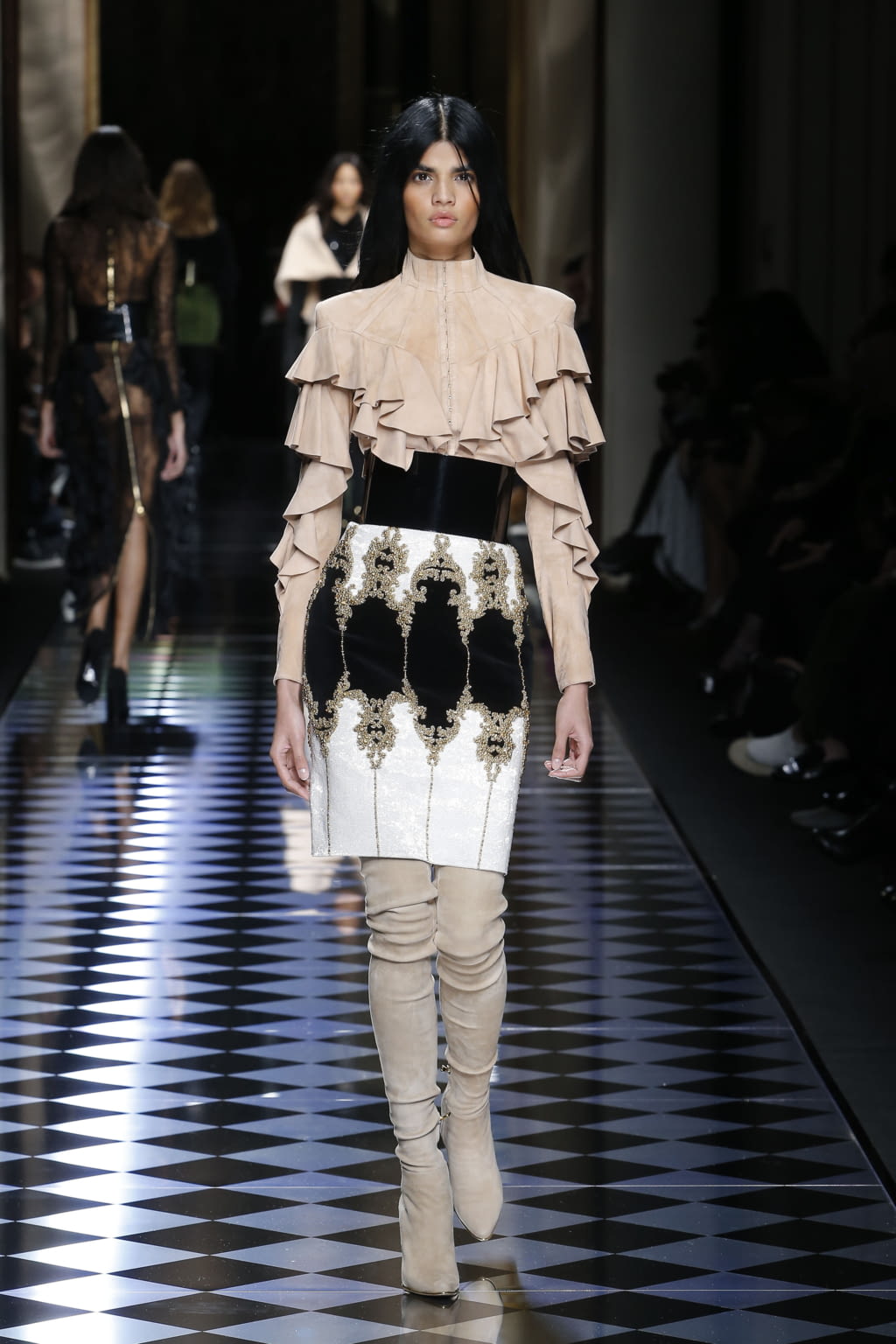 Fashion Week Paris Fall/Winter 2016 look 49 from the Balmain collection 女装