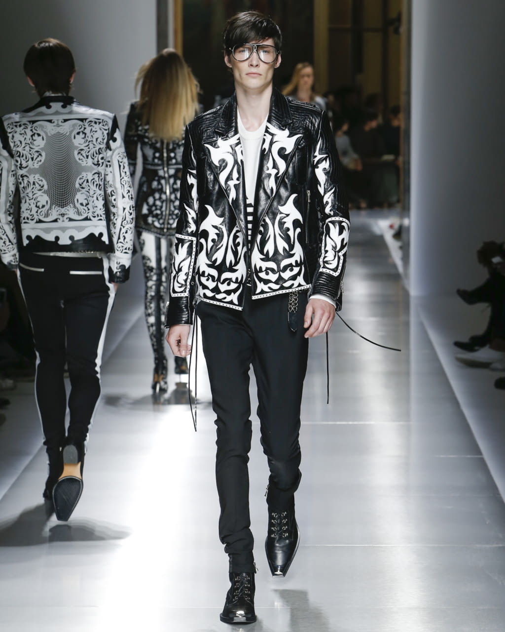Fashion Week Paris Spring/Summer 2018 look 5 from the Balmain collection 男装
