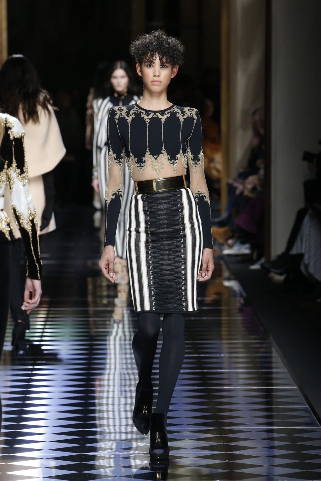 Fashion Week Paris Fall/Winter 2016 look 52 from the Balmain collection 女装