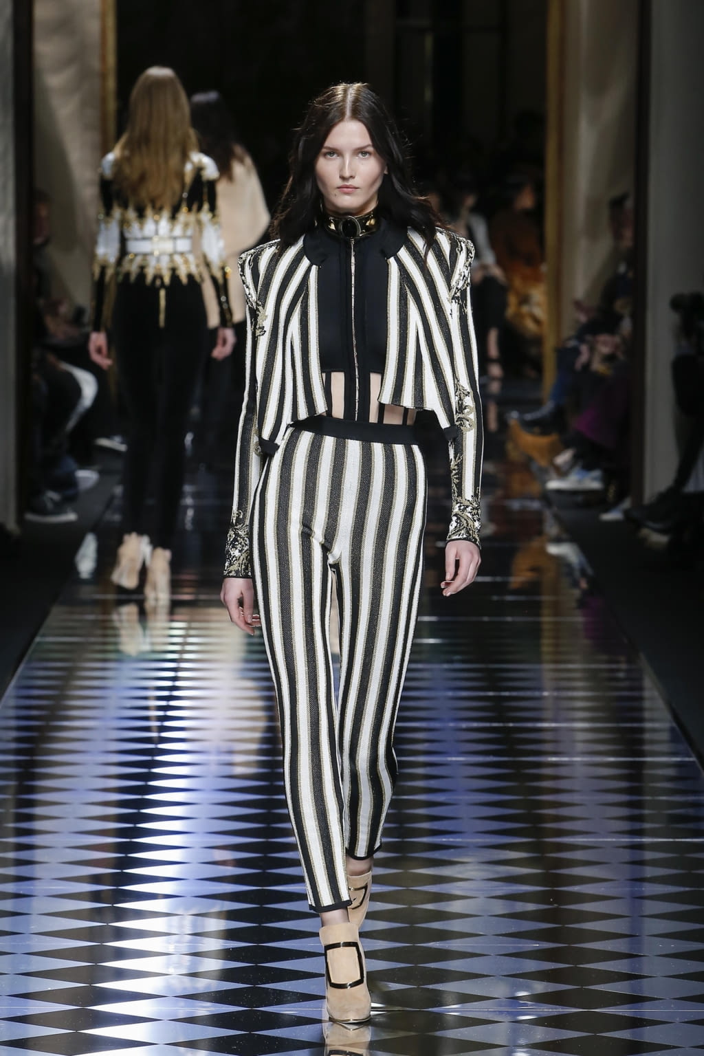 Fashion Week Paris Fall/Winter 2016 look 53 from the Balmain collection 女装