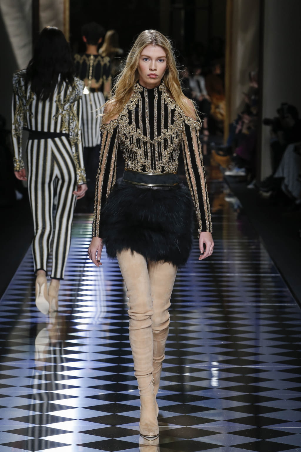 Fashion Week Paris Fall/Winter 2016 look 54 from the Balmain collection 女装