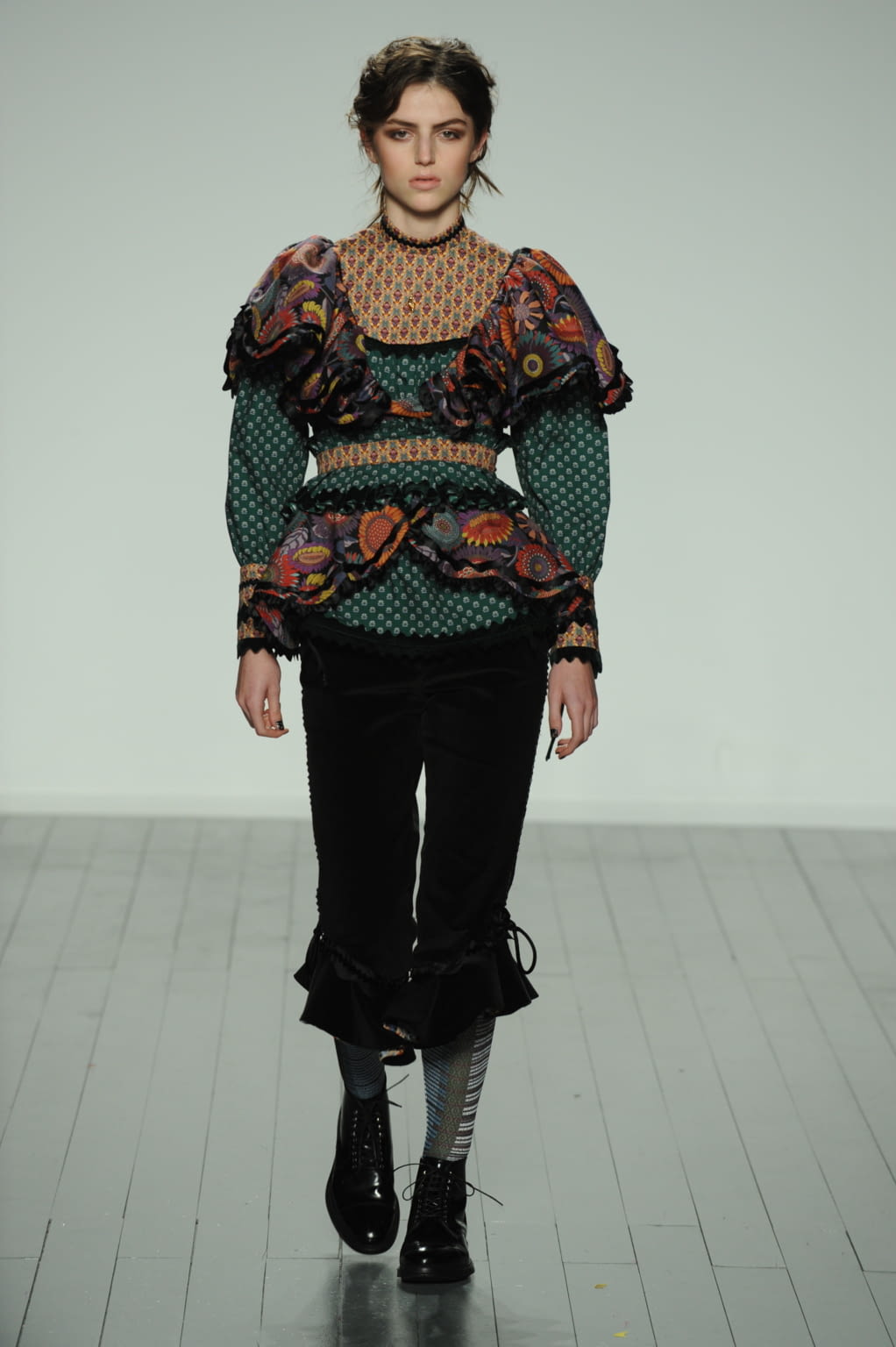 Fashion Week London Fall/Winter 2019 look 54 from the On:Off collection 女装