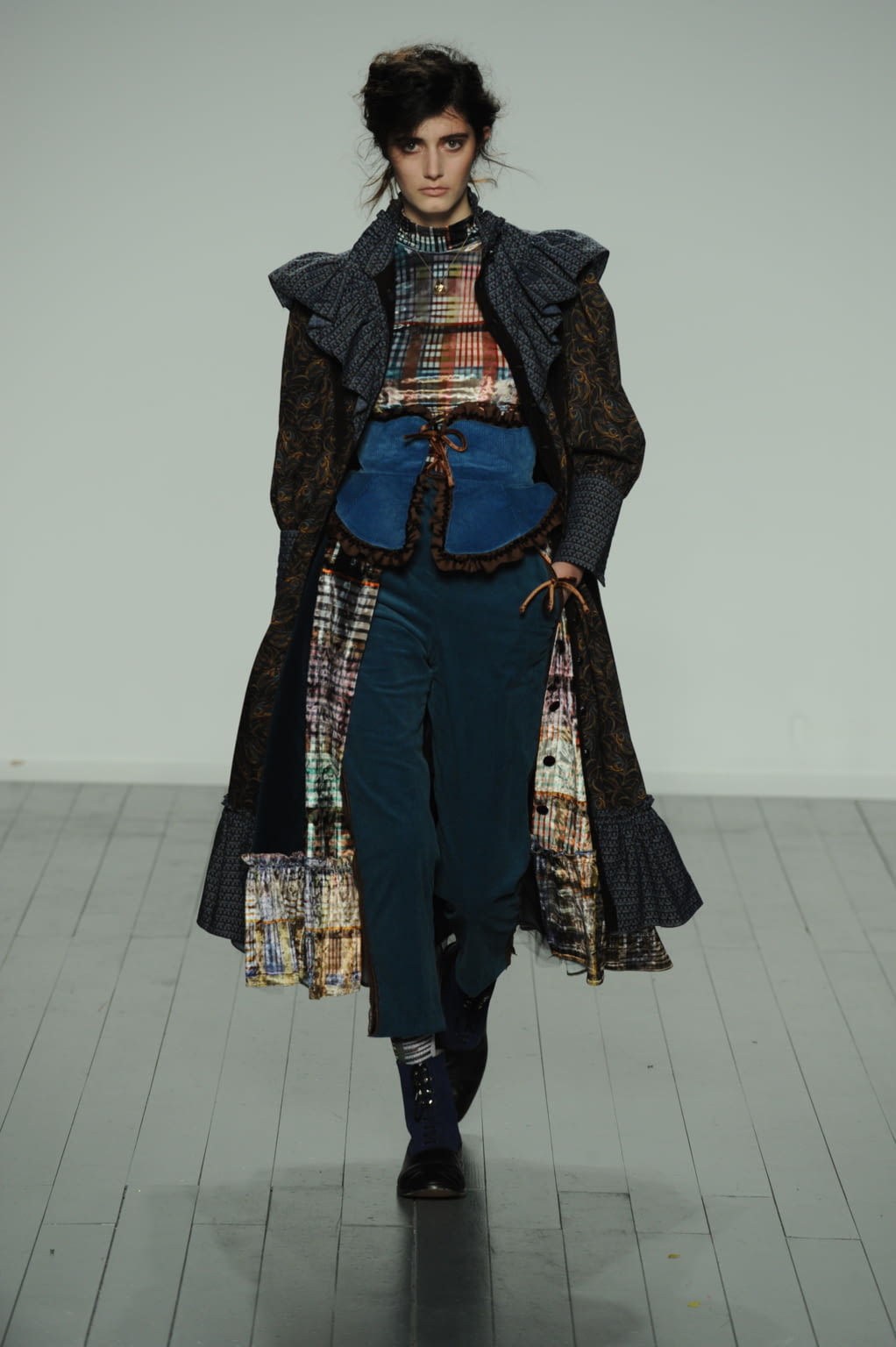 Fashion Week London Fall/Winter 2019 look 55 from the On:Off collection 女装