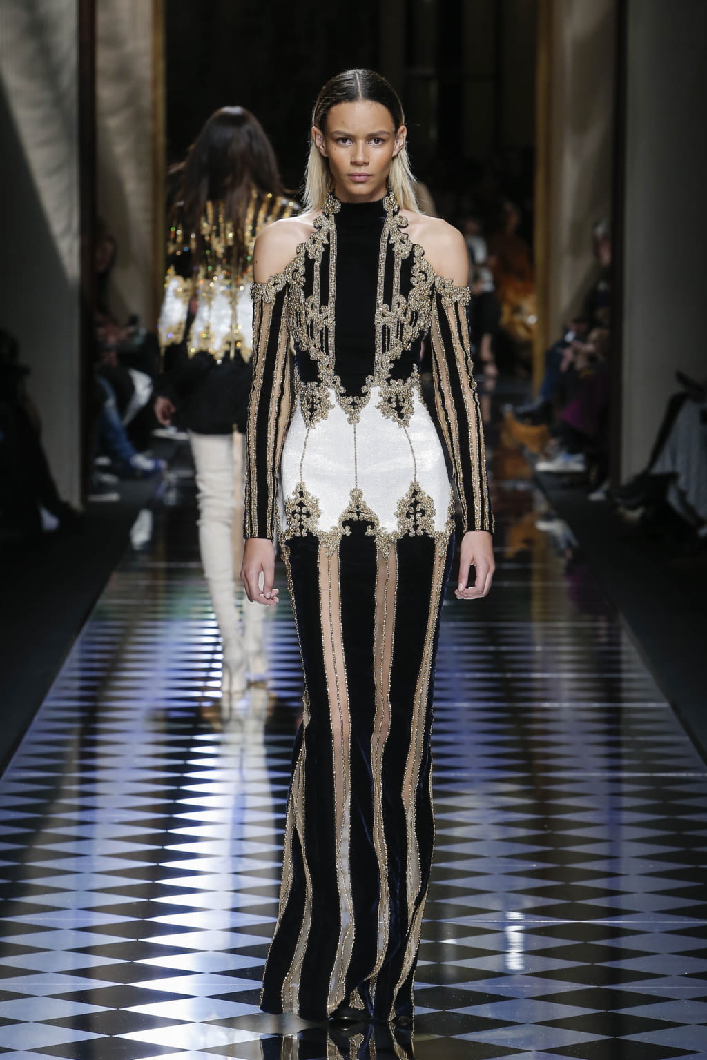 Fashion Week Paris Fall/Winter 2016 look 56 from the Balmain collection 女装