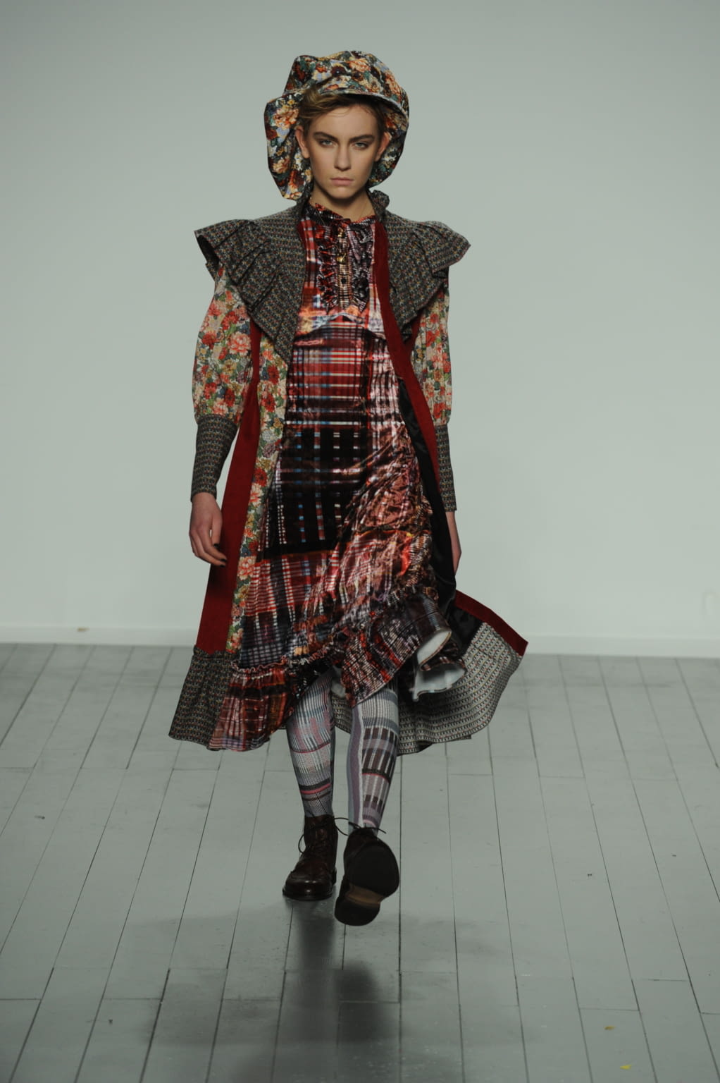 Fashion Week London Fall/Winter 2019 look 58 from the On:Off collection 女装