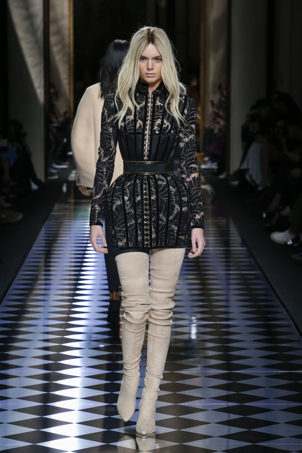 Fashion Week Paris Fall/Winter 2016 look 59 from the Balmain collection 女装