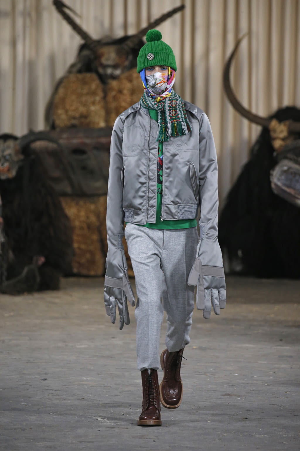 Fashion Week Paris Fall/Winter 2017 look 6 from the Walter Van Beirendonck collection menswear