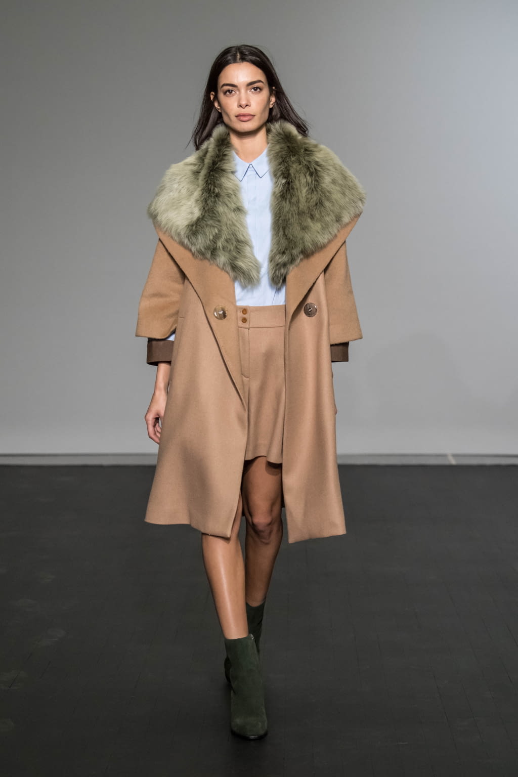 Fashion Week Paris Fall/Winter 2018 look 6 from the Nobi Talai collection womenswear