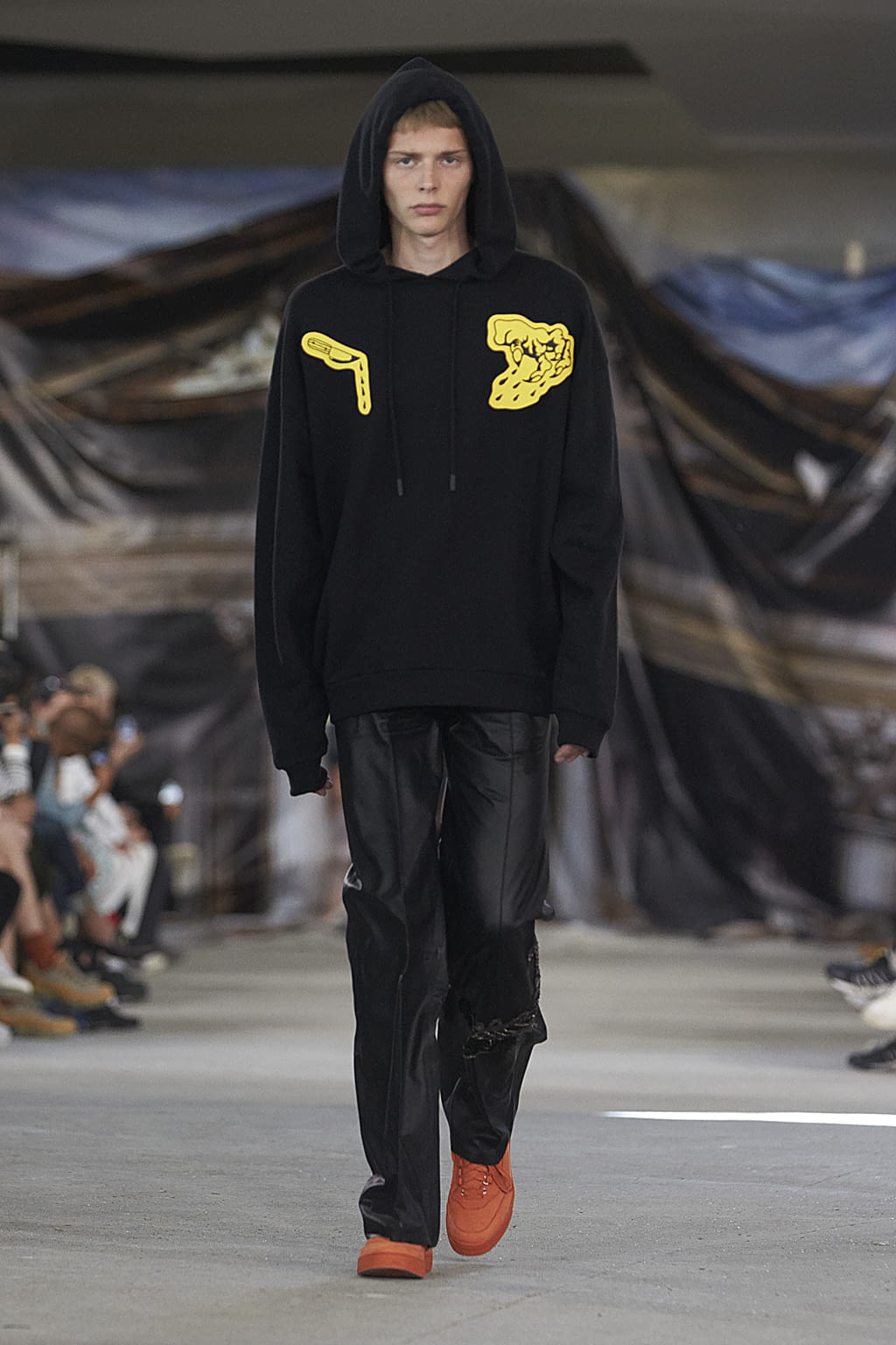 Fashion Week Paris Spring/Summer 2017 look 7 from the Off-White collection menswear