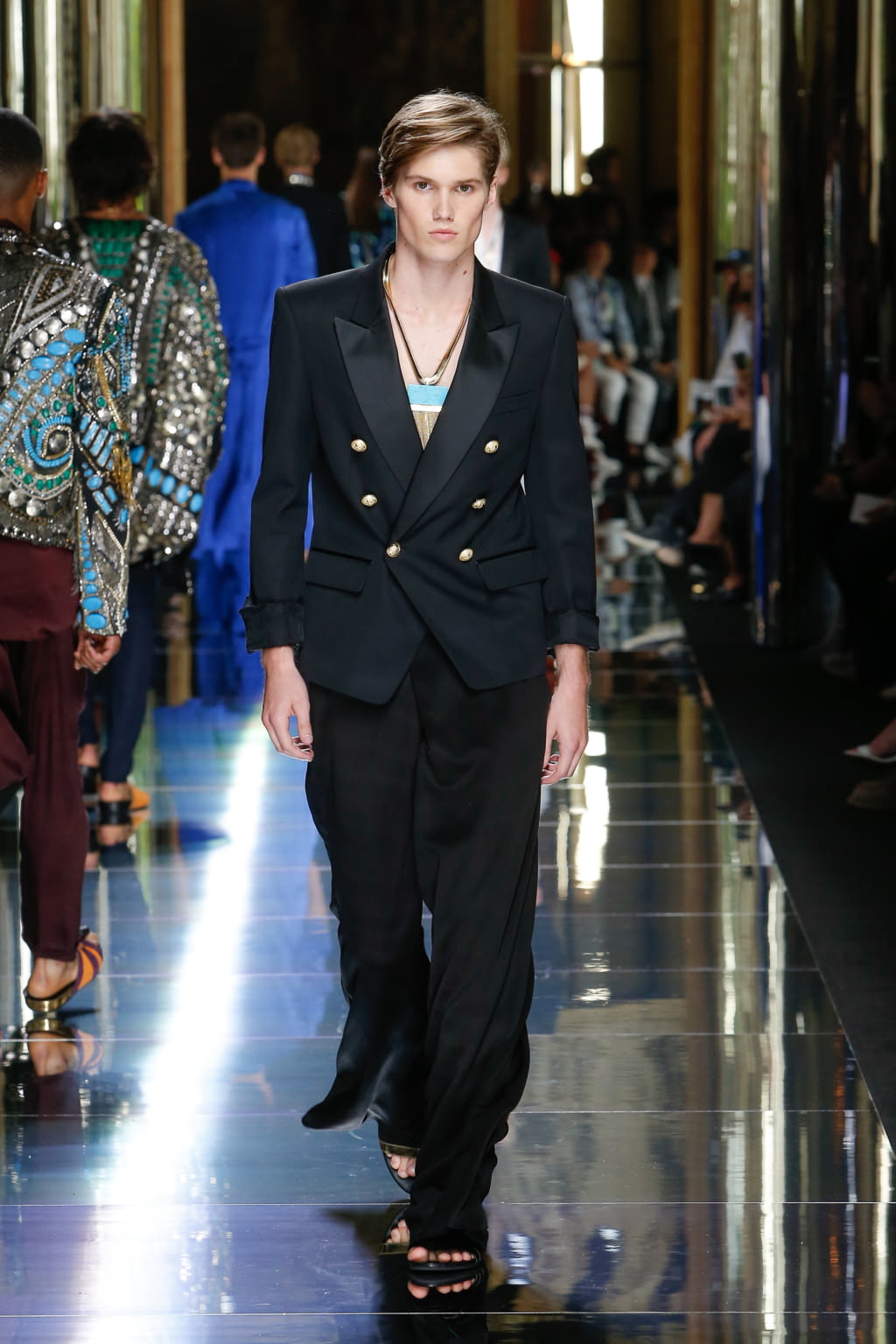 Fashion Week Paris Spring/Summer 2017 look 72 from the Balmain collection 男装