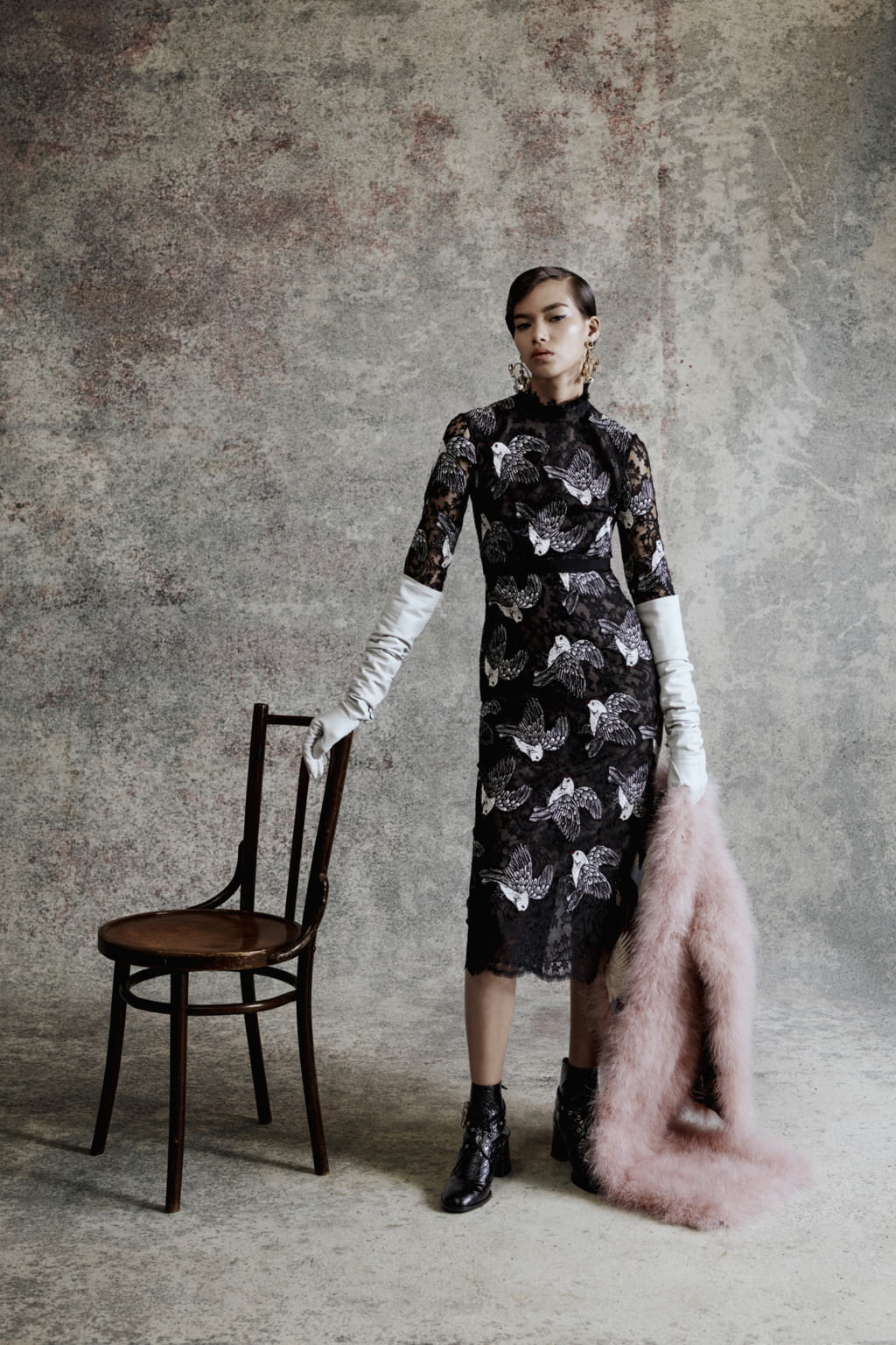 Fashion Week London Resort 2018 look 8 from the Erdem collection 女装