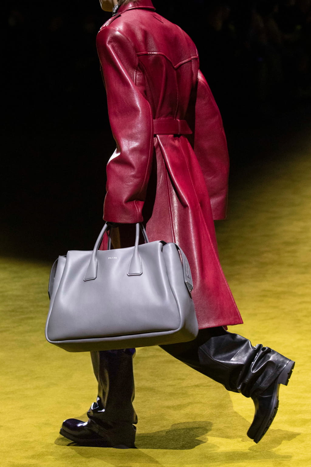 Fashion Week Milan Fall/Winter 2022 look 4 from the Prada collection menswear accessories