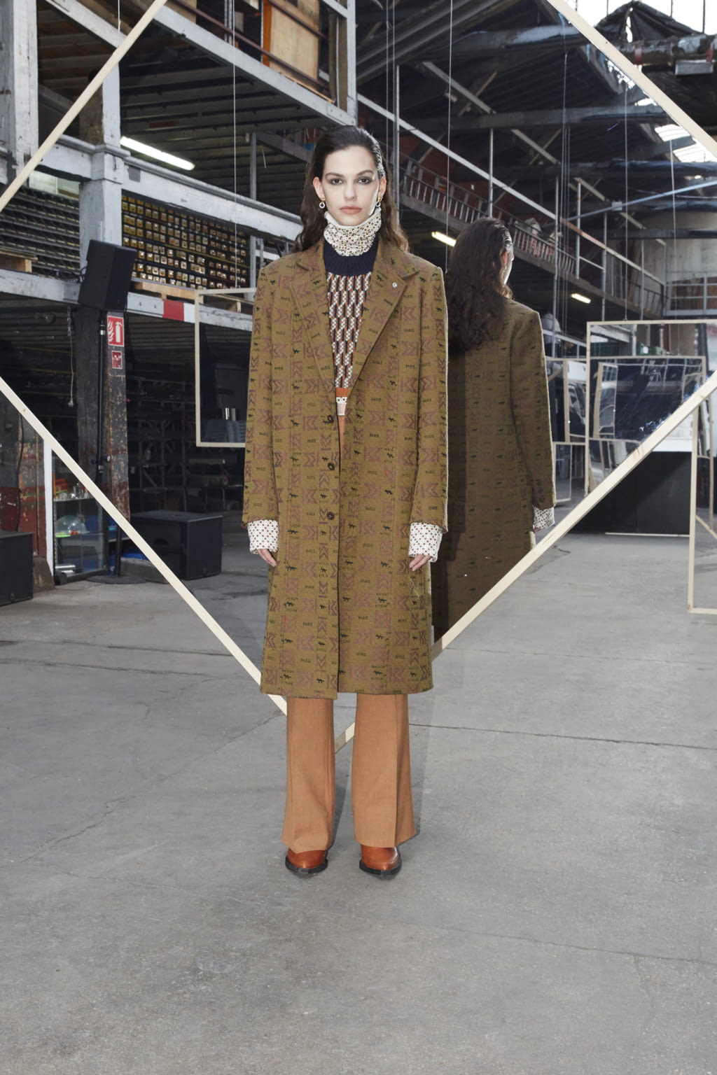 Fashion Week Paris Fall/Winter 2020 look 7 de la collection Maison Kitsuné menswear