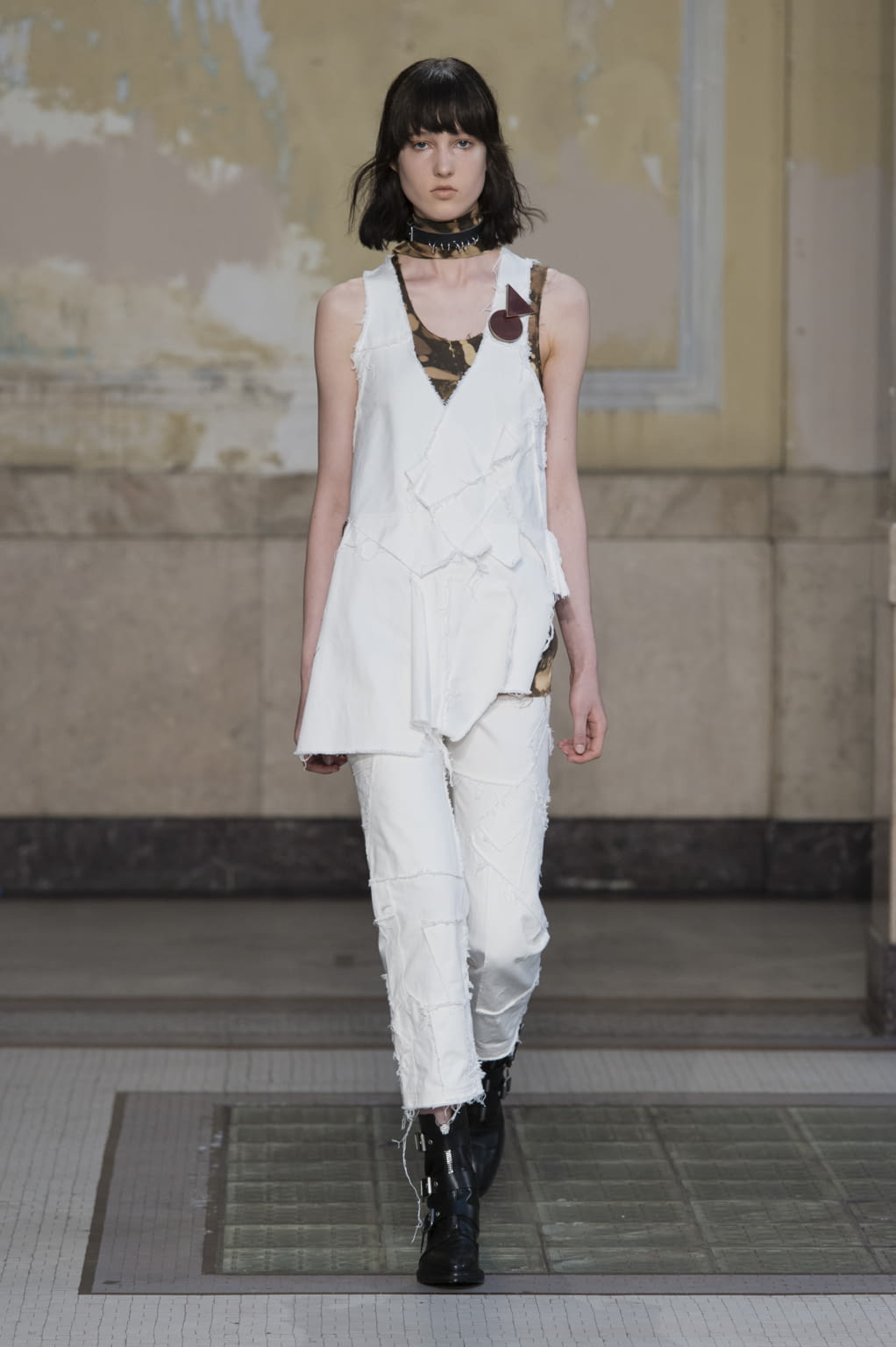 Fashion Week Milan Spring/Summer 2017 look 1 de la collection Damir Doma menswear