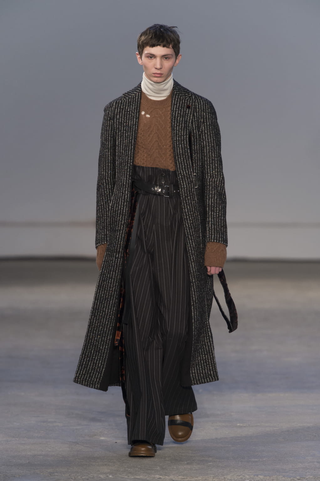 Fashion Week Milan Fall/Winter 2017 look 1 de la collection Damir Doma menswear