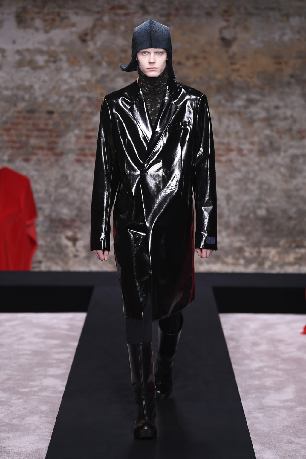Fashion Week London Fall/Winter 2022 look 10 from the Raf Simons collection womenswear
