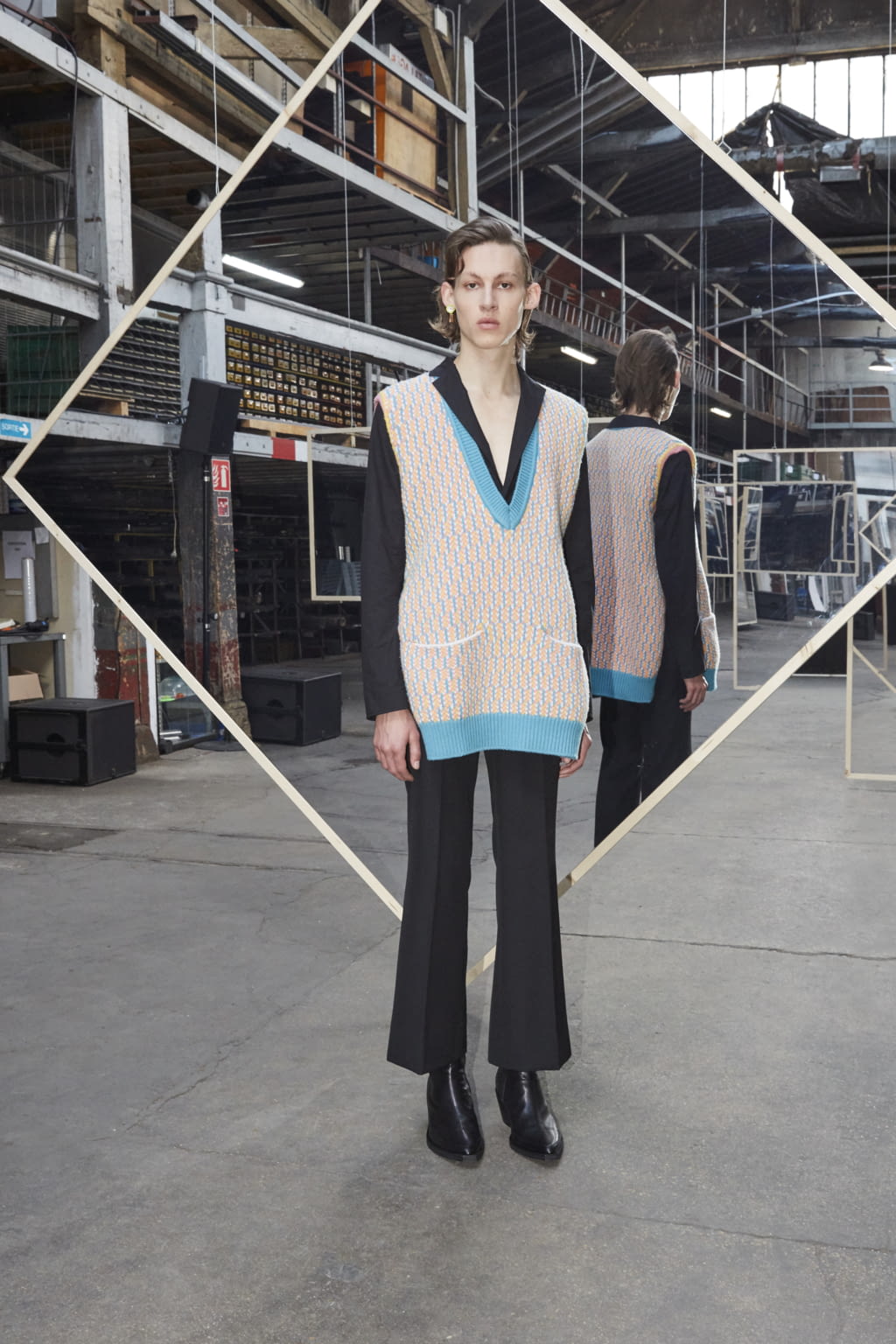 Fashion Week Paris Fall/Winter 2020 look 10 de la collection Maison Kitsuné menswear