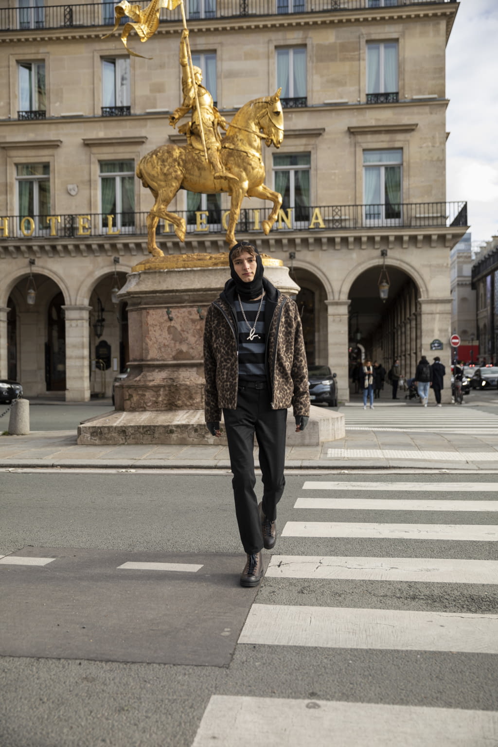 Fashion Week Paris Fall/Winter 2022 look 14 from the Agnès B collection menswear