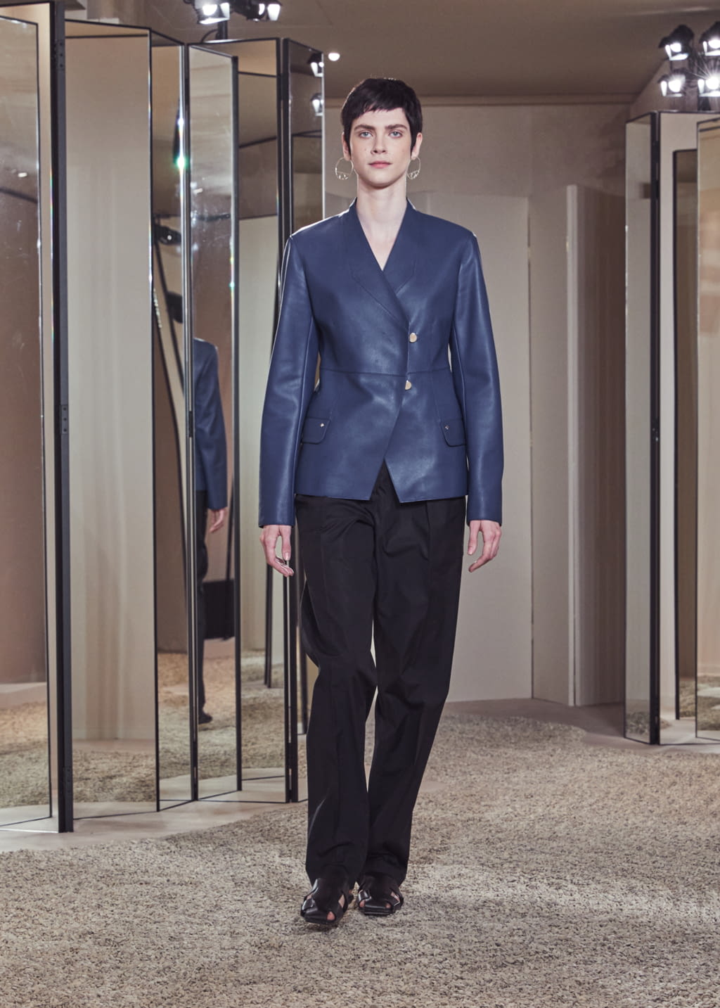 Fashion Week Paris Resort 2018 look 12 from the Hermès collection 女装