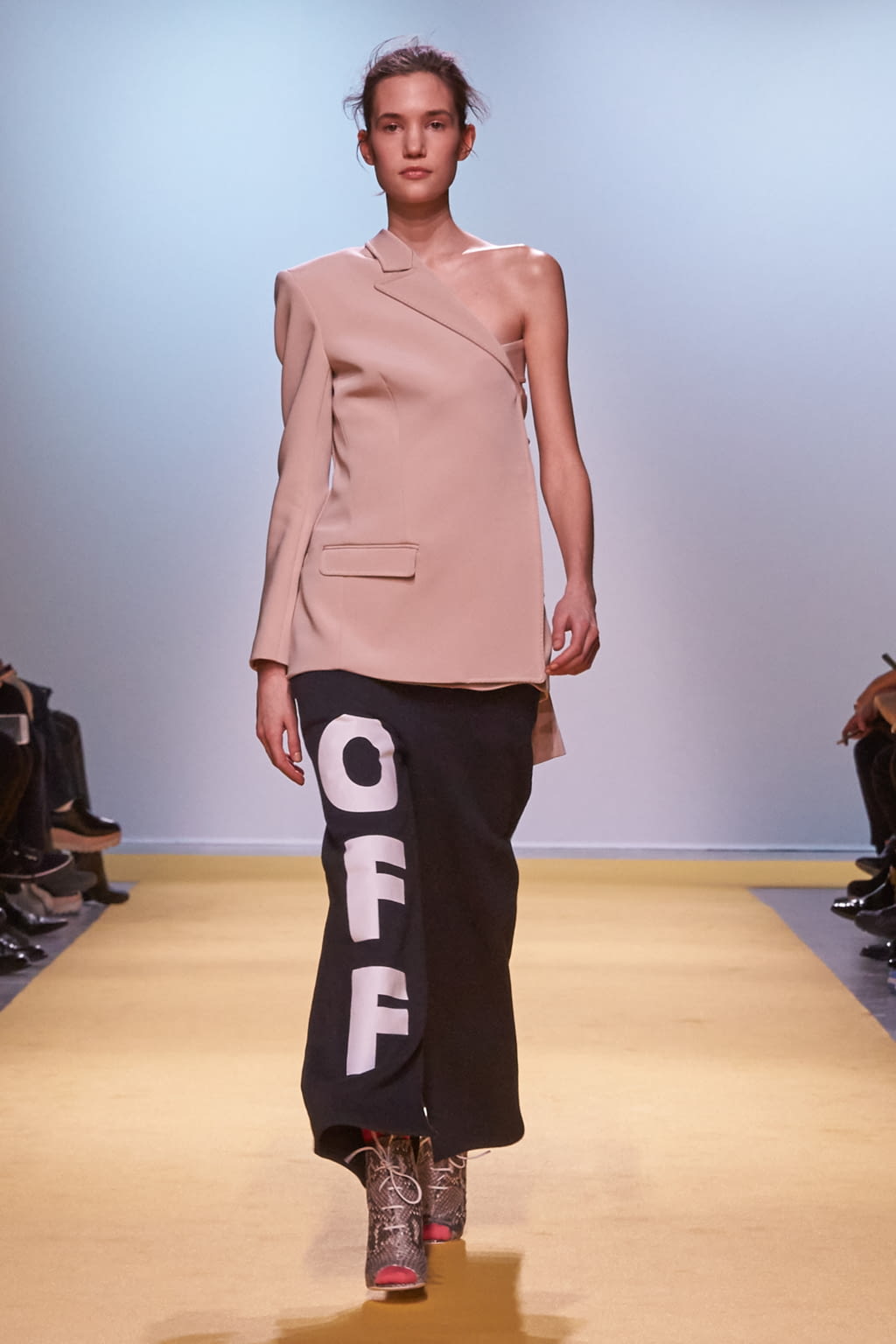 Fashion Week Paris Fall/Winter 2016 look 14 from the Off-White collection 女装