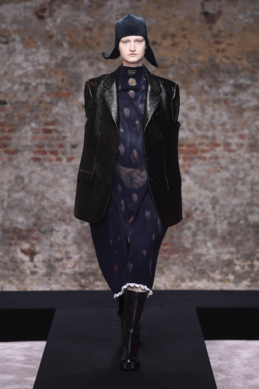 Fashion Week London Fall/Winter 2022 look 14 from the Raf Simons collection 女装