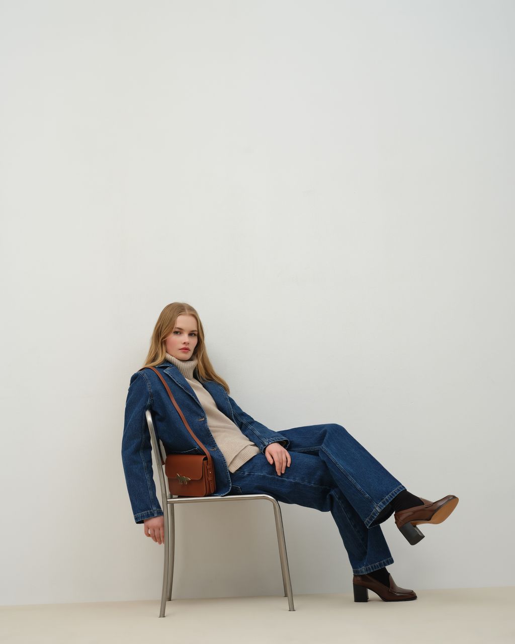 Fashion Week Paris Fall/Winter 2025 look 18 from the Maison Kitsuné collection womenswear