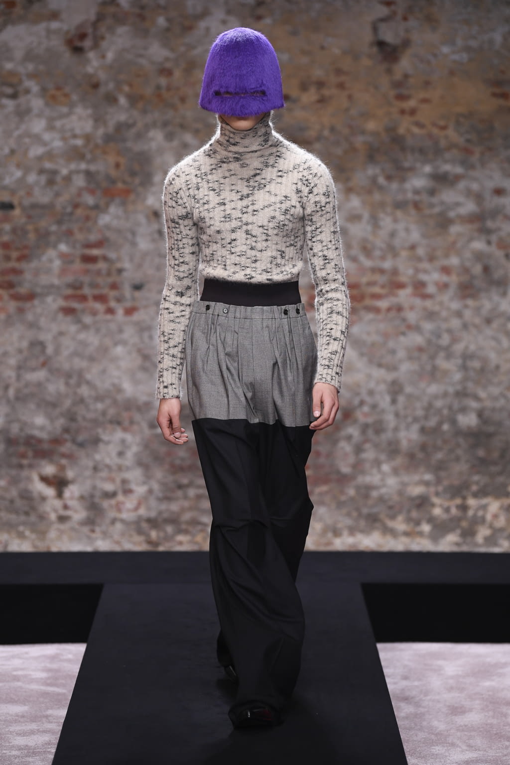 Fashion Week London Fall/Winter 2022 look 17 de la collection Raf Simons womenswear