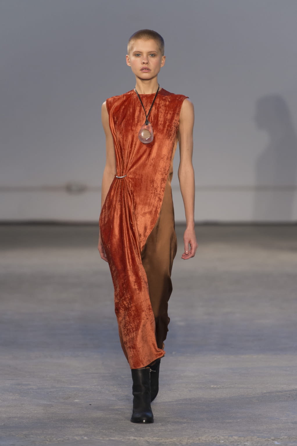 Fashion Week Milan Fall/Winter 2017 look 17 de la collection Damir Doma womenswear