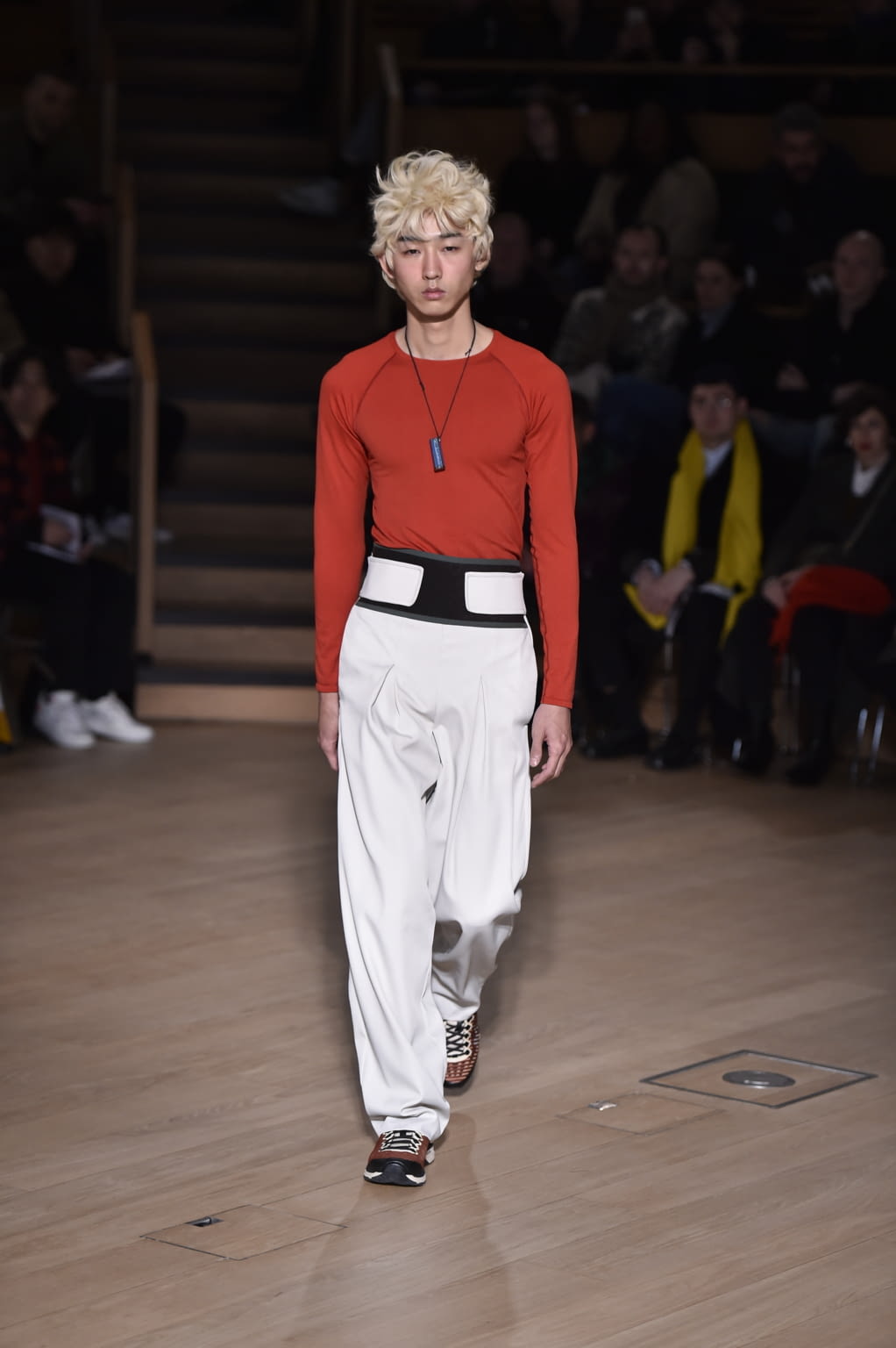 Fashion Week London Fall/Winter 2018 look 19 from the Kiko Kostadinov collection 男装