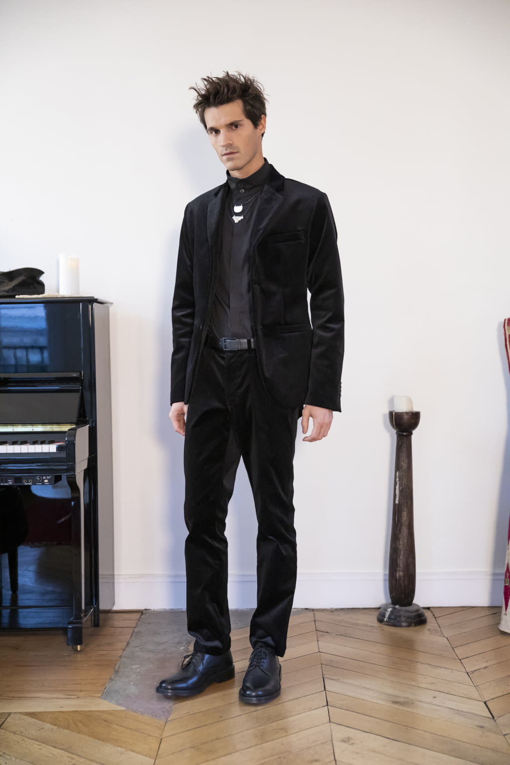 Fashion Week Paris Fall/Winter 2022 look 30 from the Agnès B collection menswear