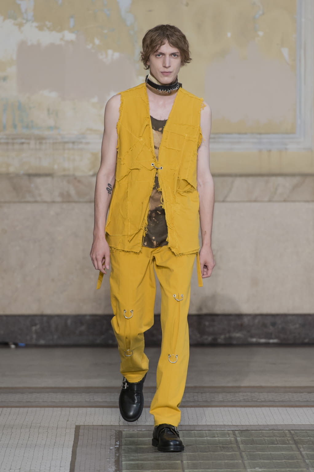 Fashion Week Milan Spring/Summer 2017 look 23 de la collection Damir Doma menswear