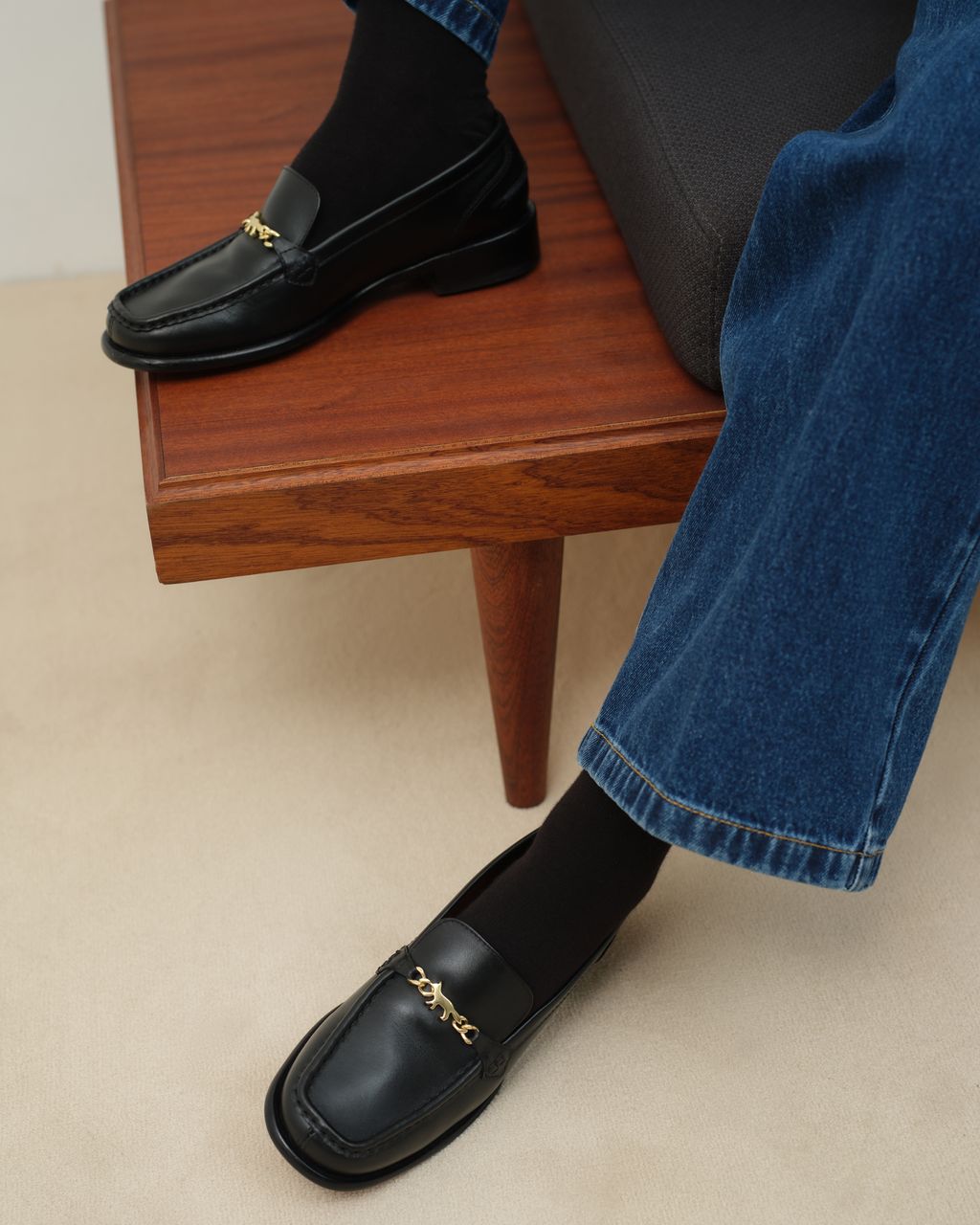 Fashion Week Paris Fall/Winter 2025 look 29 from the Maison Kitsuné collection womenswear