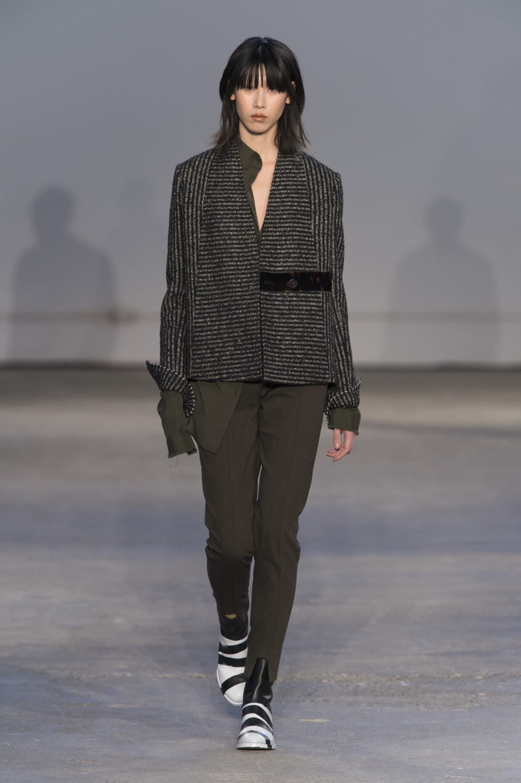 Fashion Week Milan Fall/Winter 2017 look 24 from the Damir Doma collection 女装