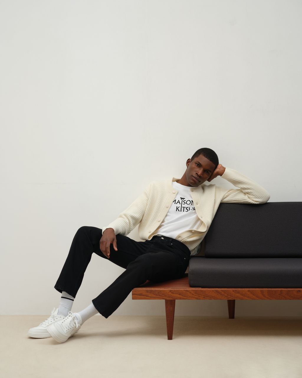 Fashion Week Paris Fall/Winter 2025 look 30 from the Maison Kitsuné collection womenswear