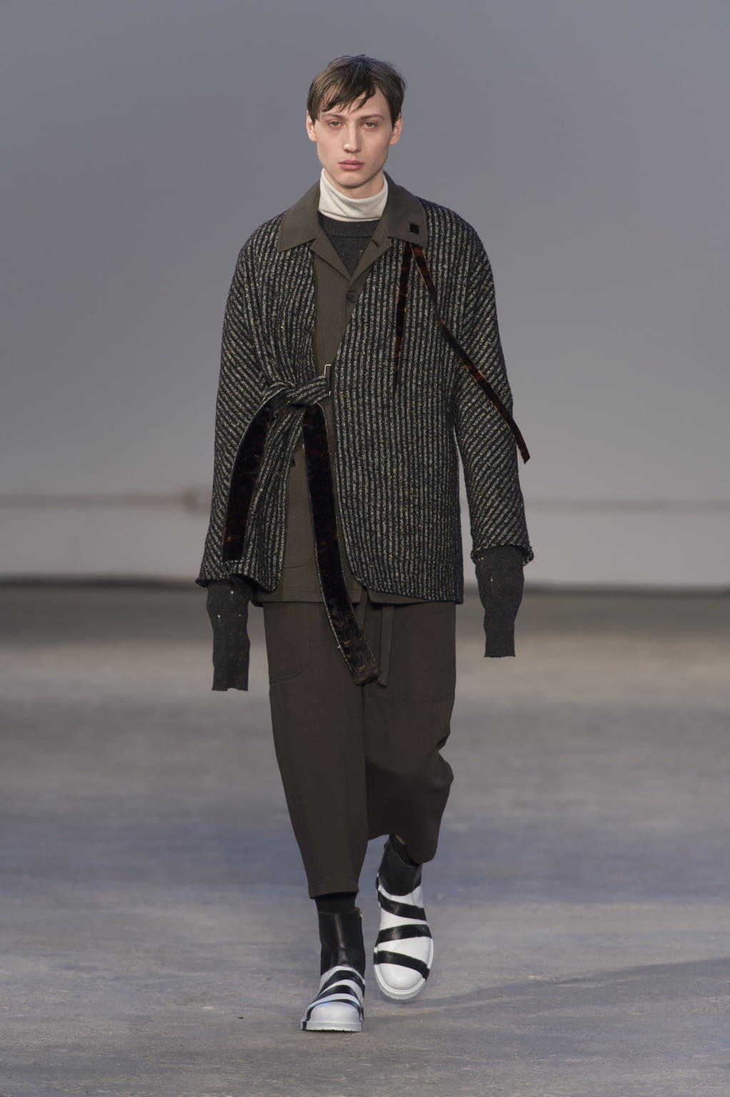 Fashion Week Milan Fall/Winter 2017 look 25 from the Damir Doma collection menswear