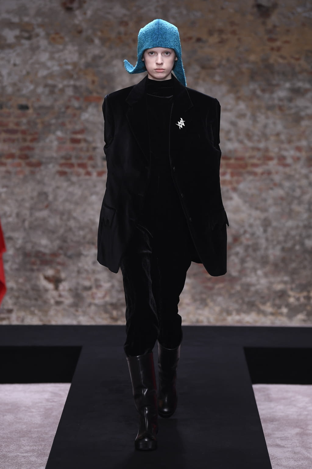 Fashion Week London Fall/Winter 2022 look 27 from the Raf Simons collection womenswear