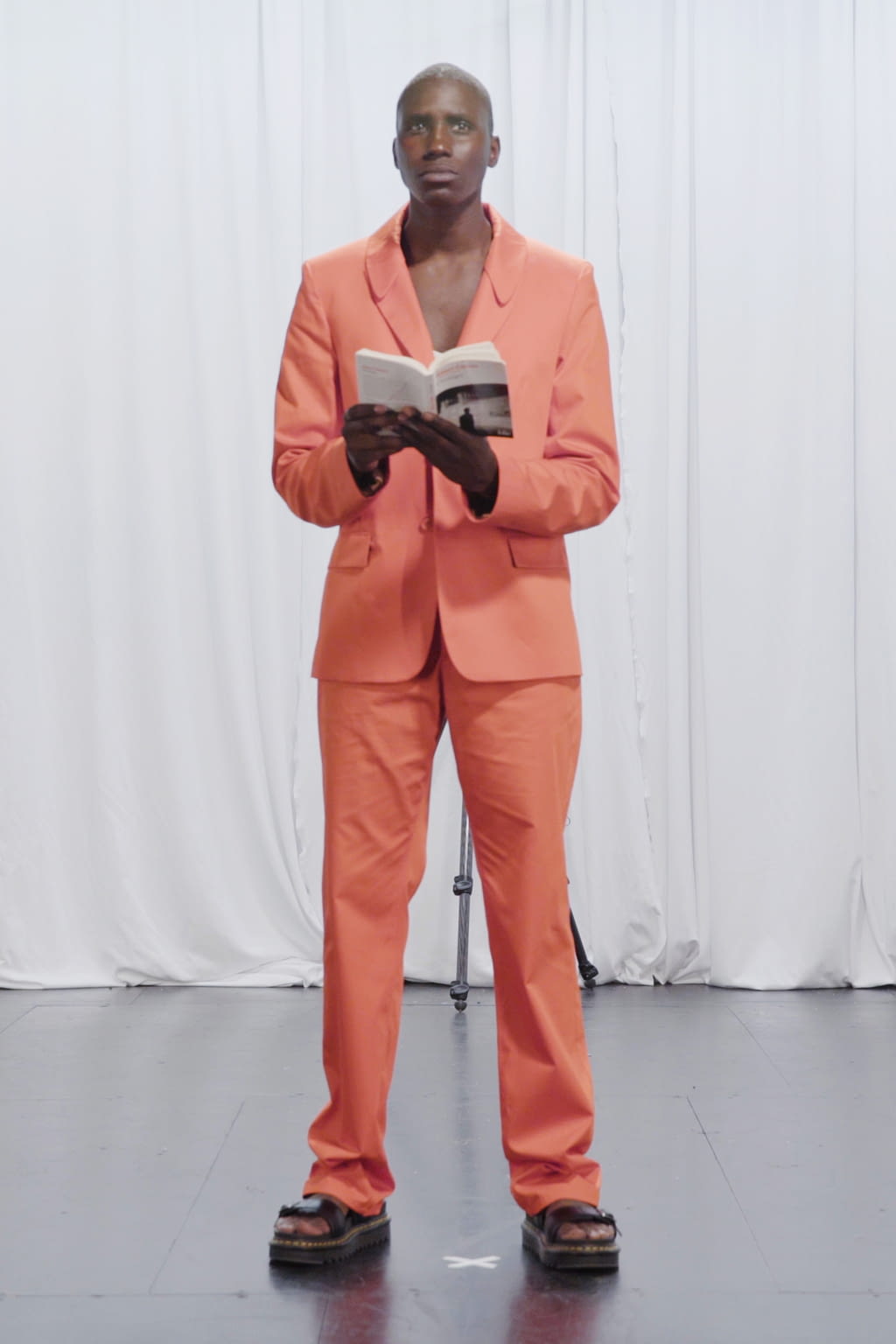 Fashion Week Paris Spring/Summer 2021 look 28 from the LGN Louis Gabriel Nouchi collection 男装