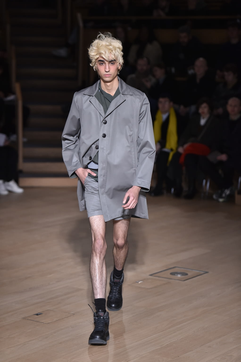 Fashion Week London Fall/Winter 2018 look 28 from the Kiko Kostadinov collection 男装