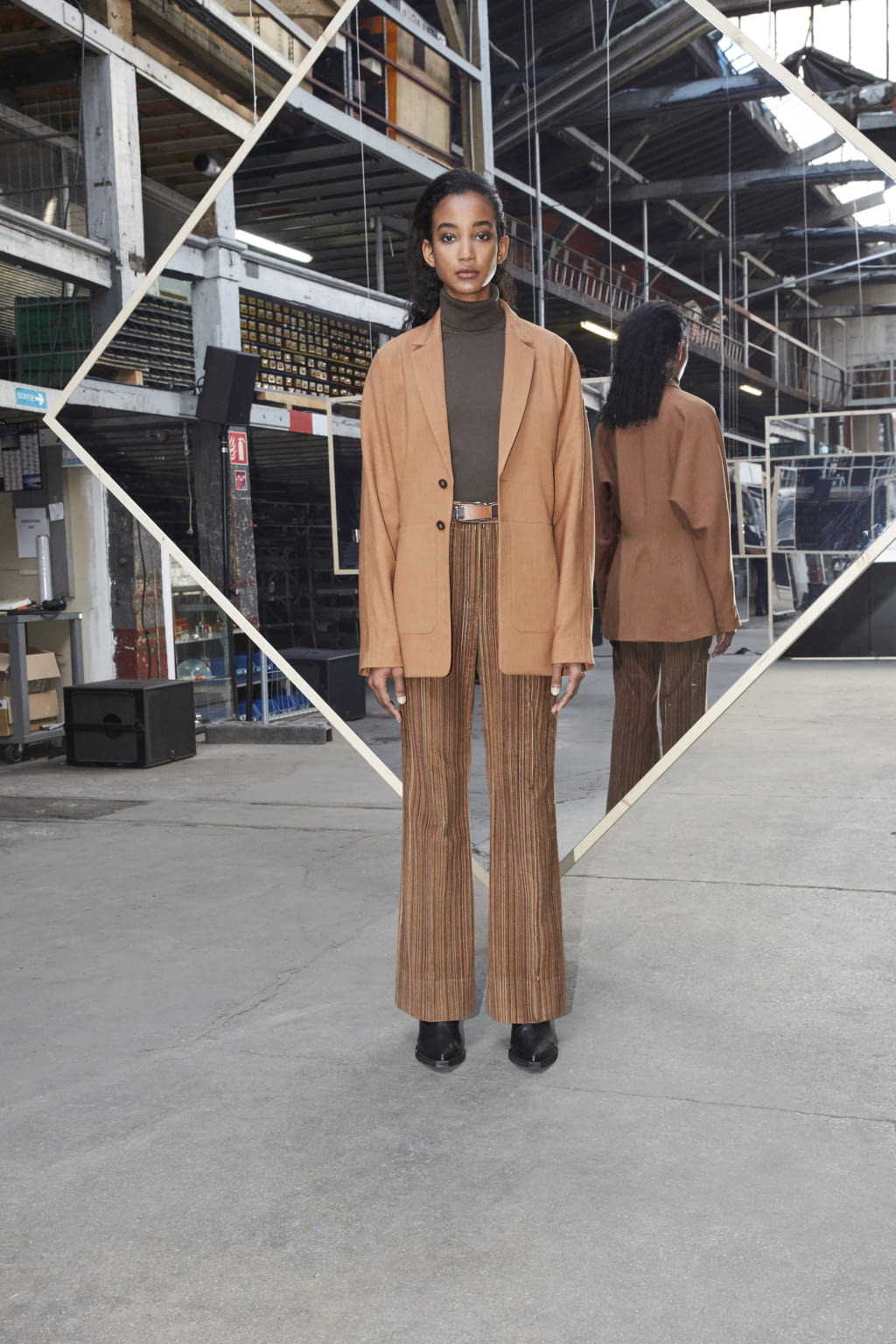 Fashion Week Paris Fall/Winter 2020 look 28 de la collection Maison Kitsuné menswear