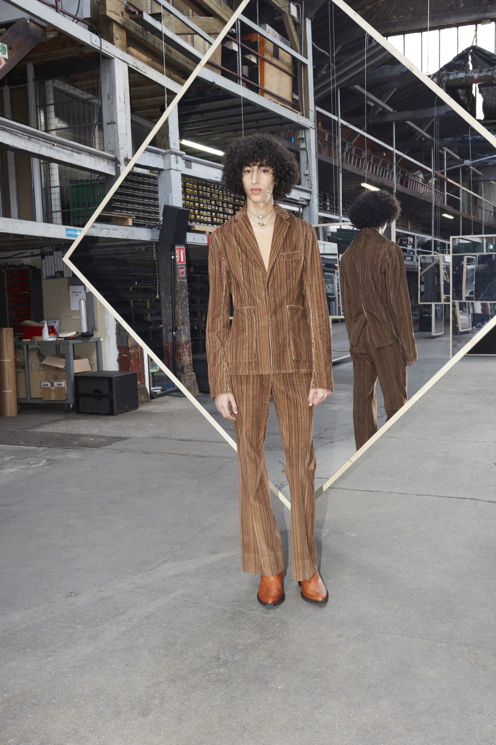 Fashion Week Paris Fall/Winter 2020 look 30 de la collection Maison Kitsuné menswear