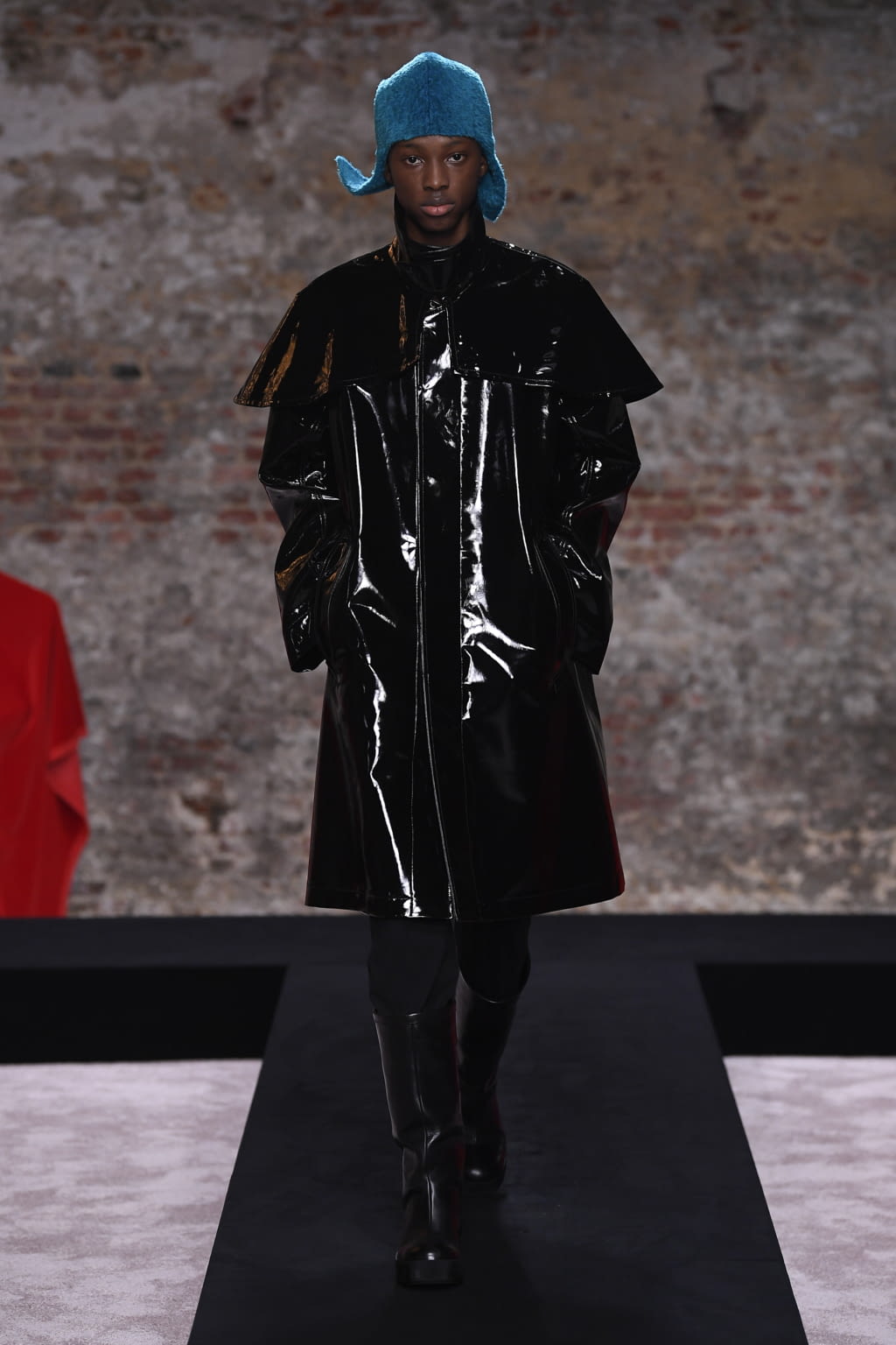 Fashion Week London Fall/Winter 2022 look 31 from the Raf Simons collection womenswear