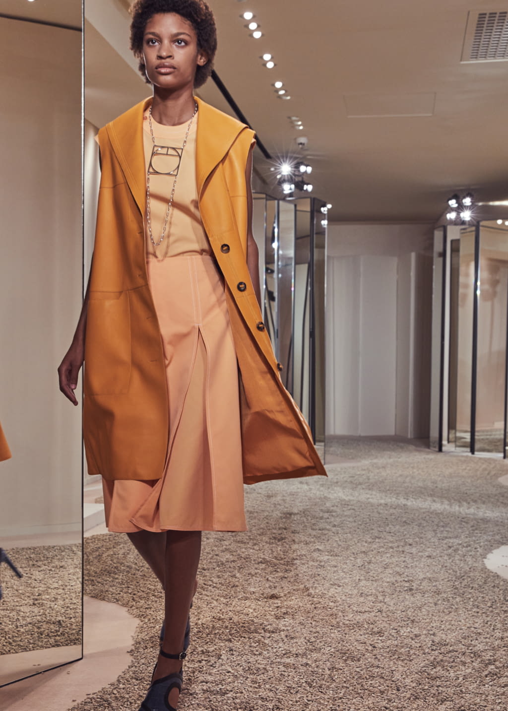 Fashion Week Paris Resort 2018 look 36 from the Hermès collection 女装